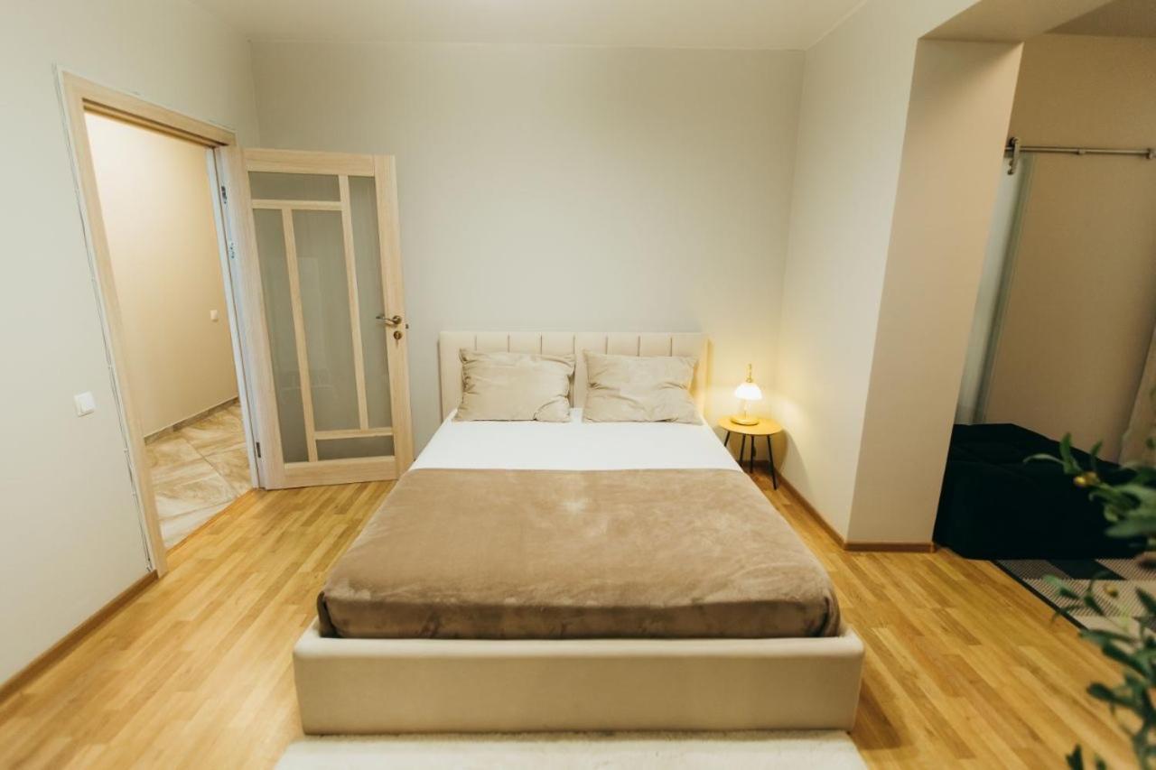 צ'רנוביץ Atlant Luxury Big Family Apart On Golovna З Двома Окремими Спальнями Навпроти Тц Депот Безконтактне Заселення מראה חיצוני תמונה