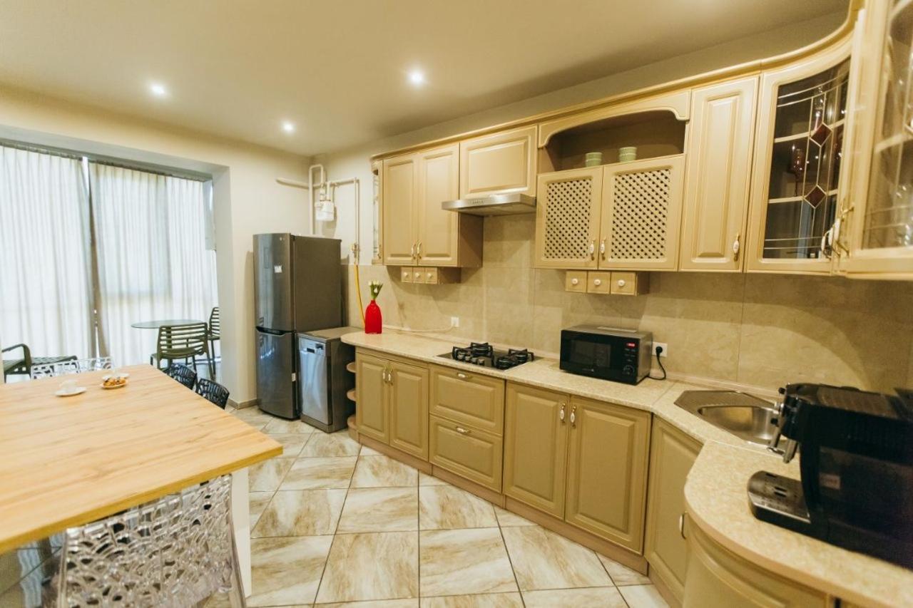 צ'רנוביץ Atlant Luxury Big Family Apart On Golovna З Двома Окремими Спальнями Навпроти Тц Депот Безконтактне Заселення מראה חיצוני תמונה