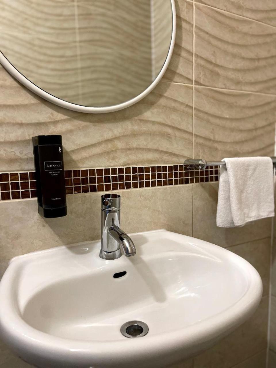צ'רנוביץ Atlant Luxury Big Family Apart On Golovna З Двома Окремими Спальнями Навпроти Тц Депот Безконтактне Заселення מראה חיצוני תמונה